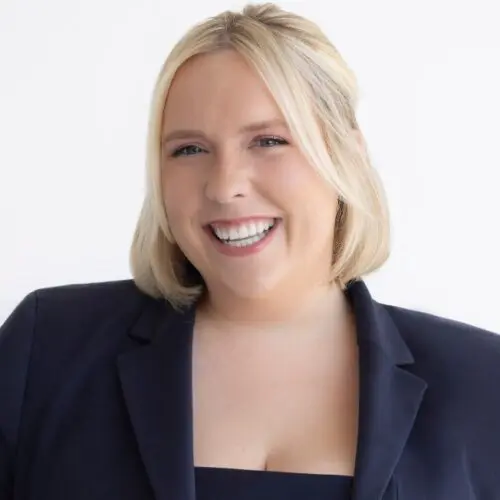 hailey schmitt headshot