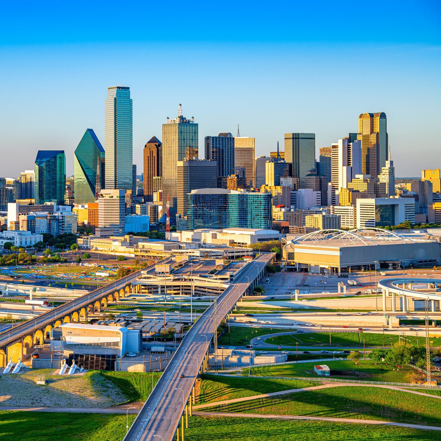 skyline of downtown dallas